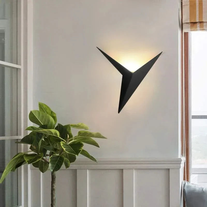 Norvo | Moderne LED Triangulær Vegglampe for Stilige Interiører