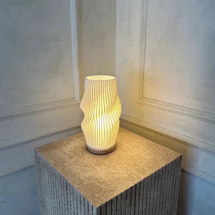 Norvo | USB-Drevet & Elegant Bølgedesign Bordlampe | WaveGlow