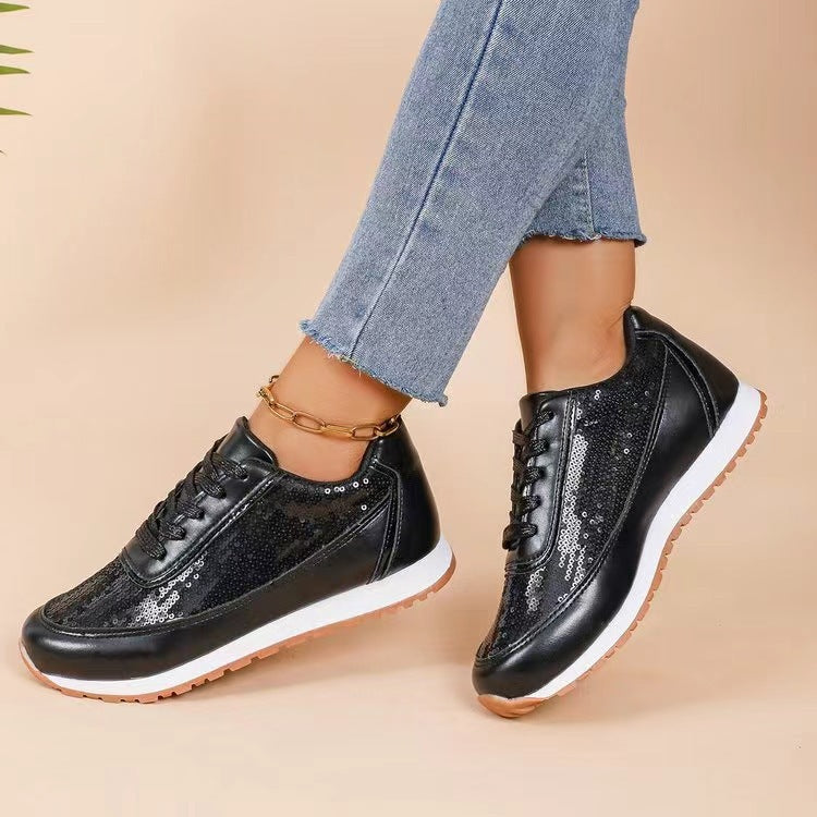 Dames fashionable sneakers med skimrende overmateriale og skli-resistent såle Norvo