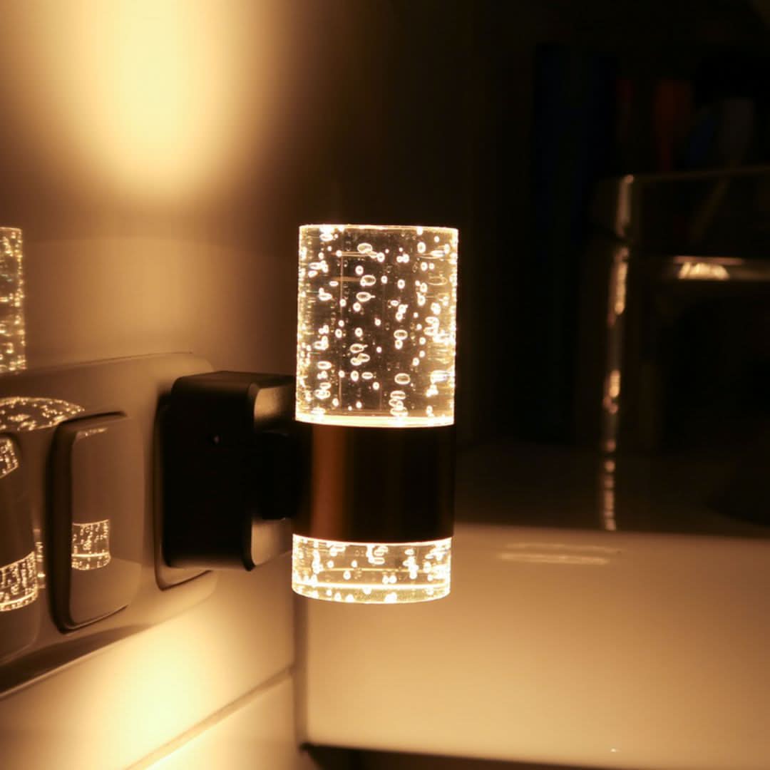 Norvo | LumiKristall Plugg-i Vegglampe med Lyssensor