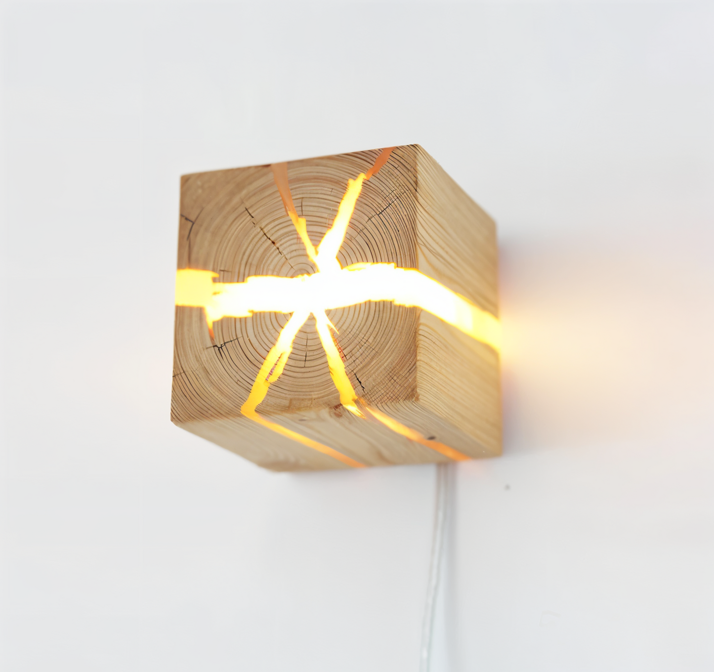 Norvo | QuadCrackle Trevegglampe – Håndlaget LED Vegglampe med Kunstnerisk Sprakkedesign