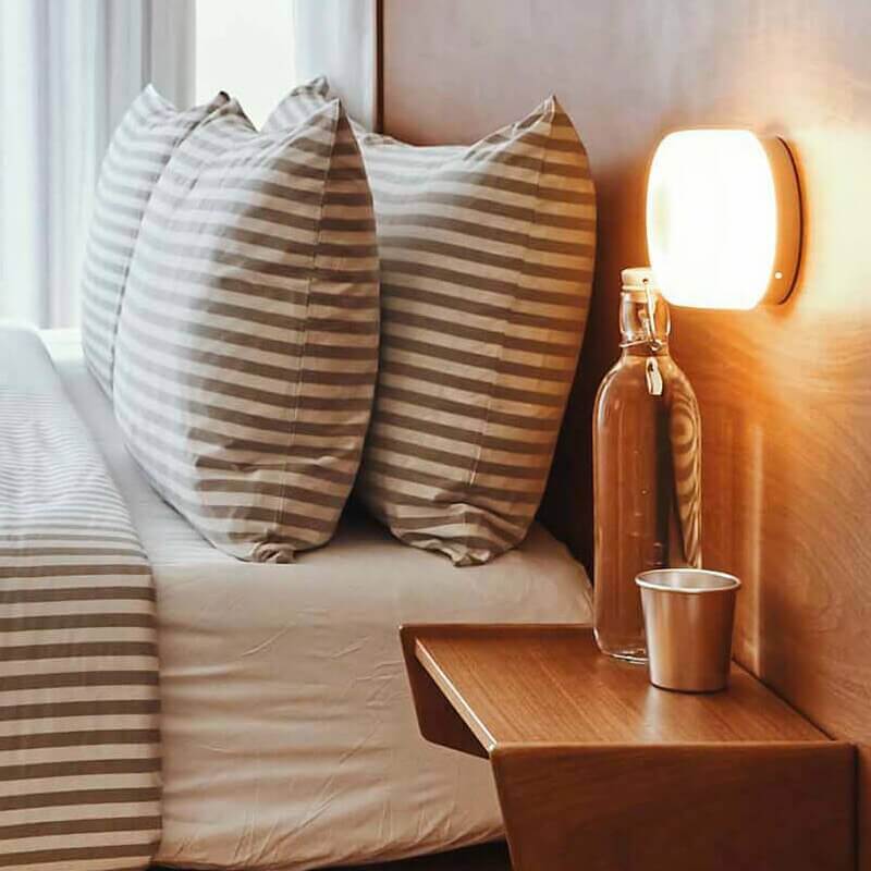 Norvo | Futuristisk og unik solid Plexiglass vegglampe
