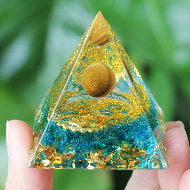 Norvo | Amethyst Peridot Orgone Pyramide - Energigenerator Krystall Reiki Chakra Orgonitt Meditasjonsverktøy
