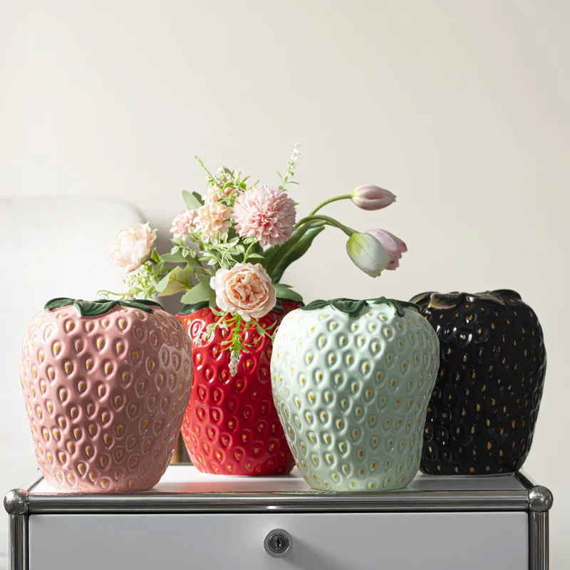 Norvo | Ugly Strawberry Vase