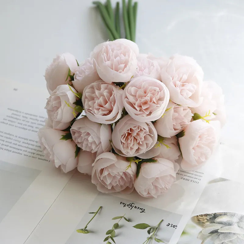 Blomsterbukett med 20 kunstige roser og pioner