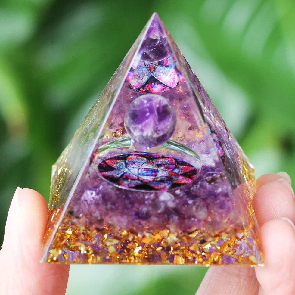 Norvo | Amethyst Peridot Orgone Pyramide - Energigenerator Krystall Reiki Chakra Orgonitt Meditasjonsverktøy