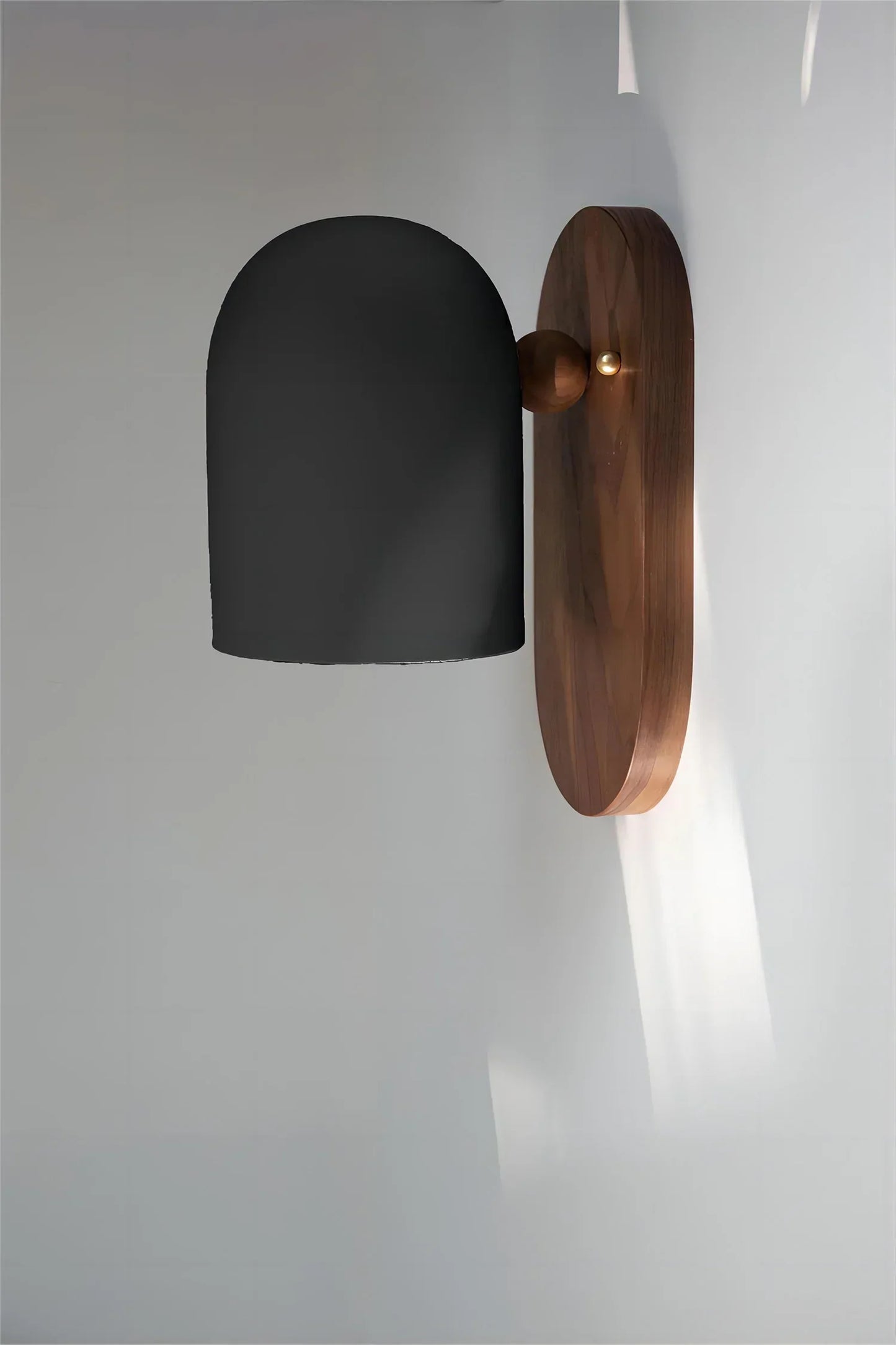 Norvo | TimberSoul – Wabi-Sabi Valnøtt Vegglampe for Naturlig Atmosfære