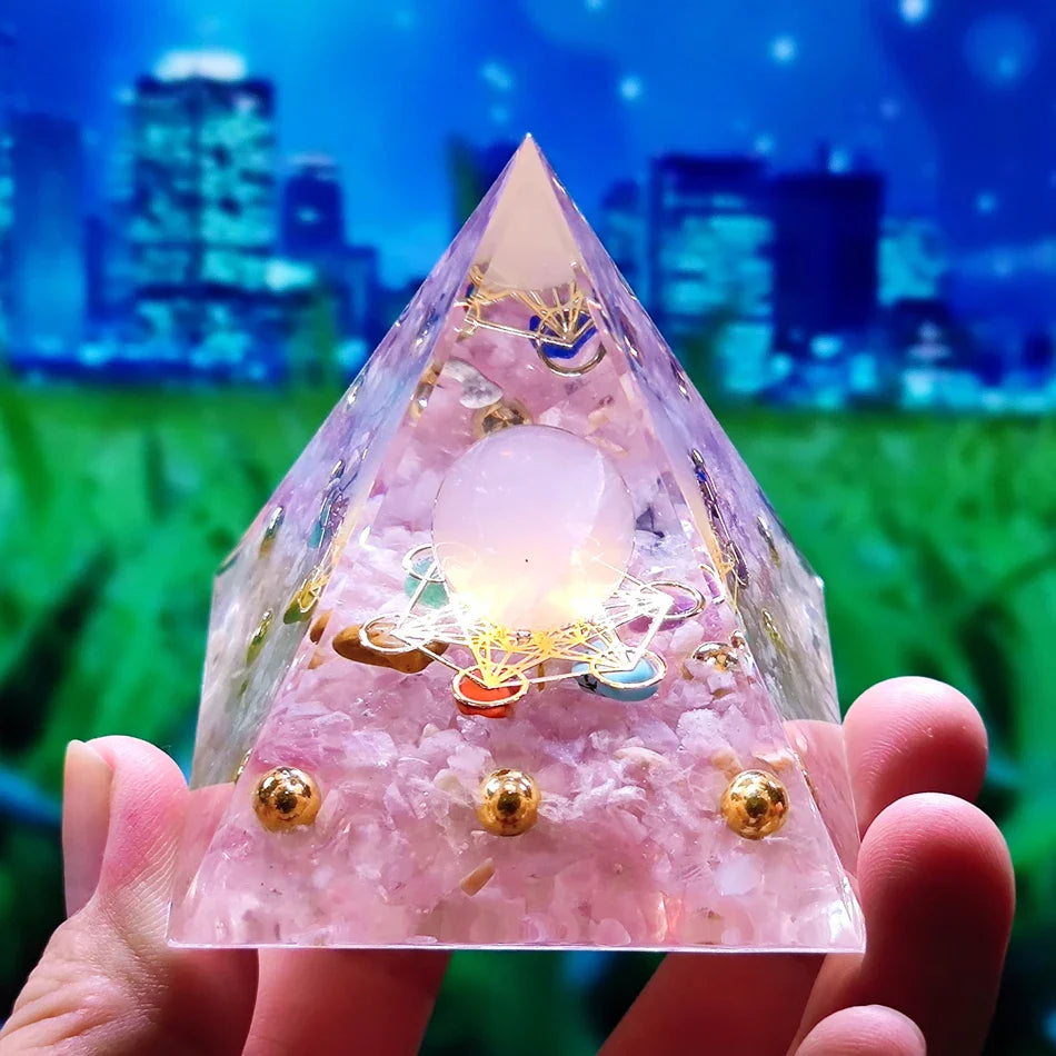 Norvo | Orgonitt-pyramide helbredelse krystaller energigenerator med ametyst pendel - Reiki chakra meditasjonsverktøy og romdekor