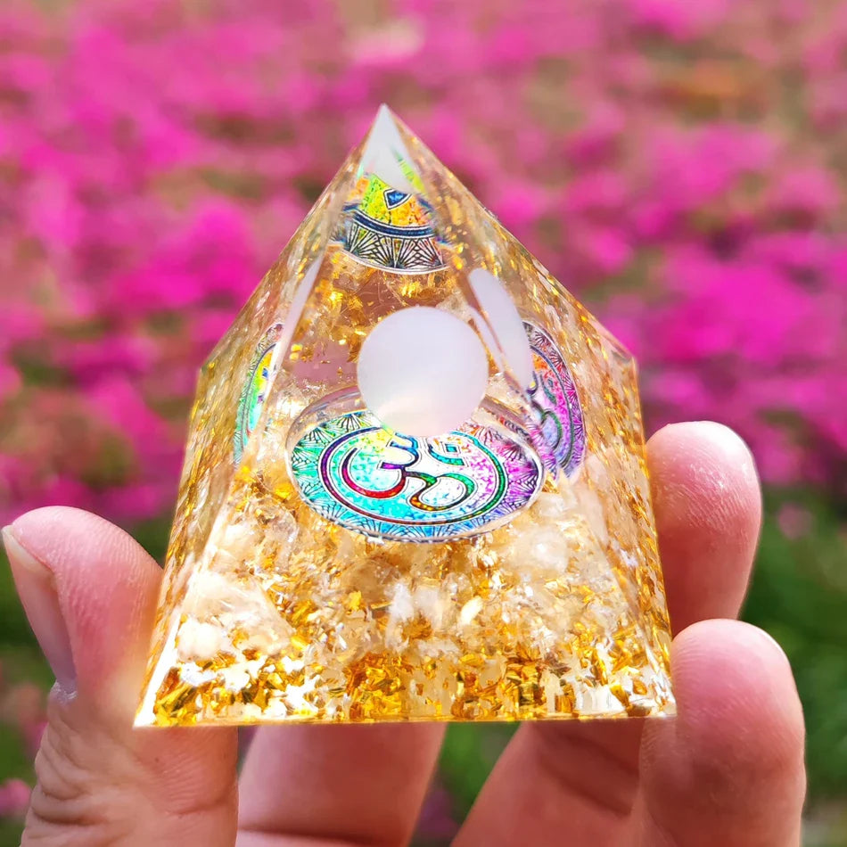 Norvo | Orgonitt-pyramide helbredelse krystaller energigenerator med ametyst pendel - Reiki chakra meditasjonsverktøy og romdekor
