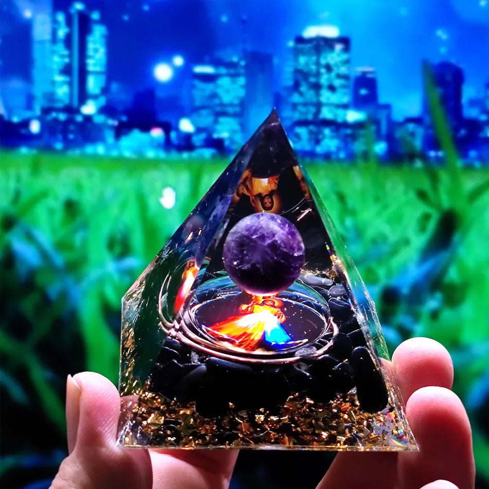 Norvo | Orgonitt-pyramide helbredelse krystaller energigenerator med ametyst pendel - Reiki chakra meditasjonsverktøy og romdekor
