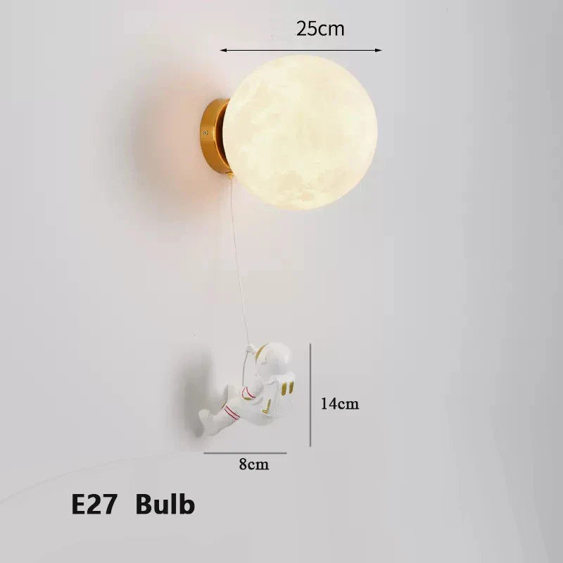 LunarGlow Vegglampe - Måneformet Astronautbelysning