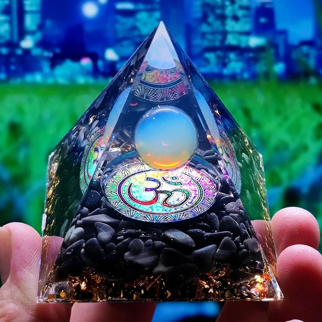 Norvo | Amethyst Peridot Orgone Pyramide - Energigenerator Krystall Reiki Chakra Orgonitt Meditasjonsverktøy