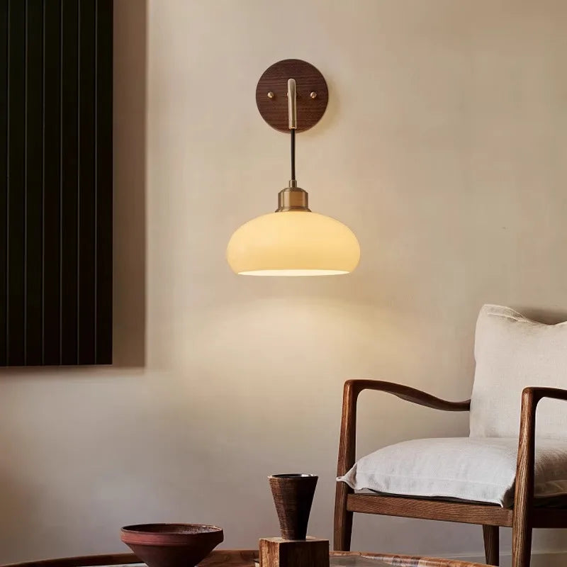 Norvo | WalnutEdge – Moderne Vegglampe i Valnøtt og Messing