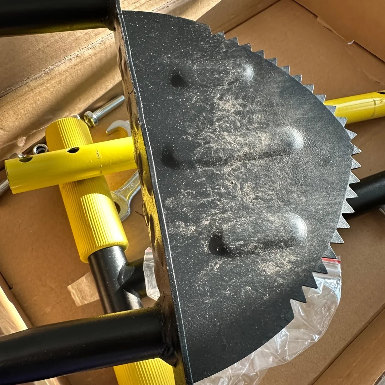 Norvo | EdgeMaster Randleder | Halvmåne Design med Bølgekant | Håndverktøy for Rene Plenkantene & Blomsterbed