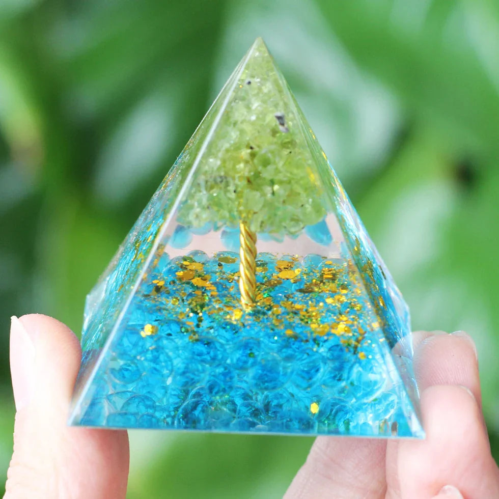 Norvo | Amethyst Peridot Orgone Pyramide - Energigenerator Krystall Reiki Chakra Orgonitt Meditasjonsverktøy