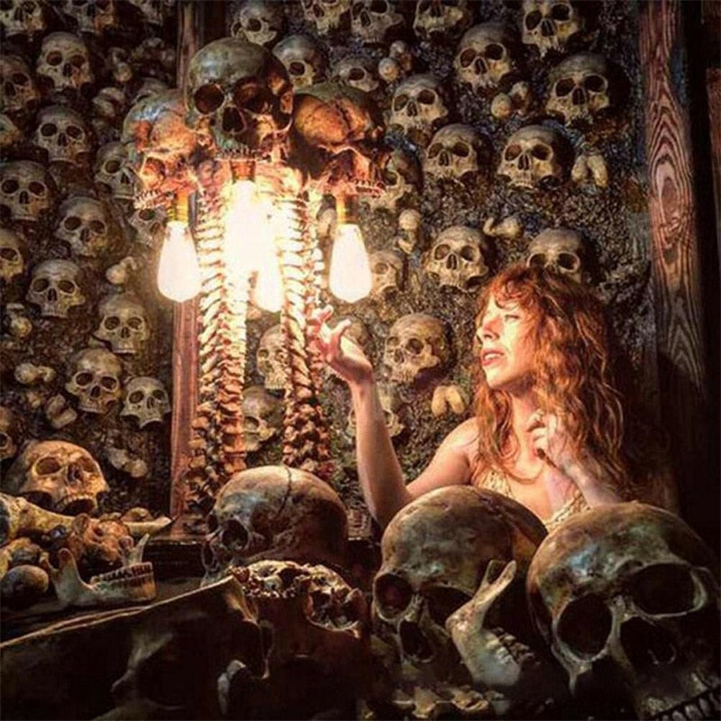 Norvo | Horror Skull med Spine Lampe