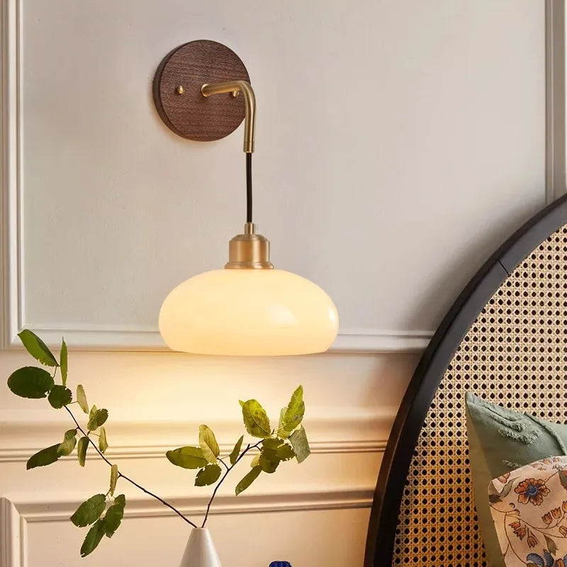 Norvo | WalnutEdge – Moderne Vegglampe i Valnøtt og Messing