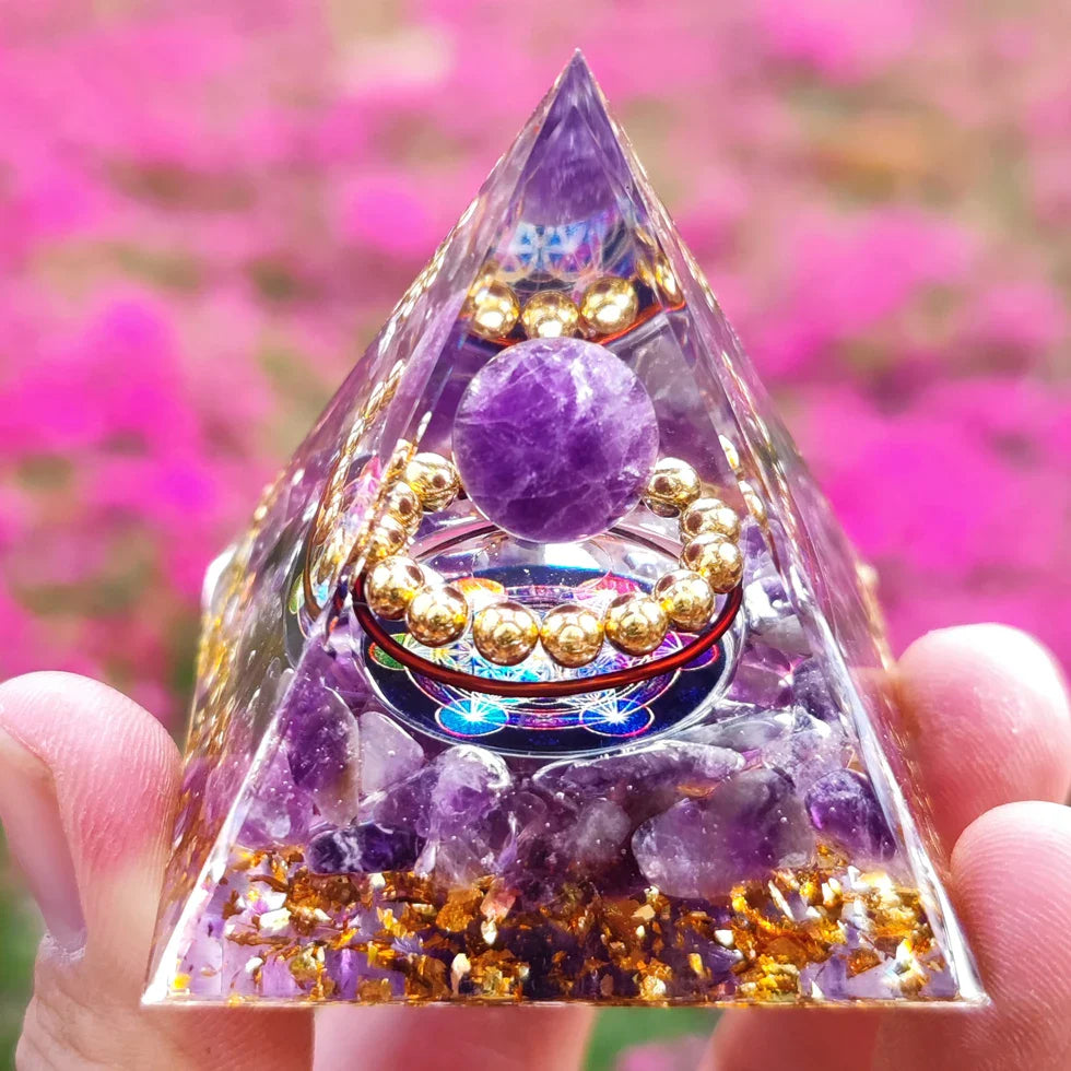 Norvo | Amethyst Peridot Orgone Pyramide - Energigenerator Krystall Reiki Chakra Orgonitt Meditasjonsverktøy