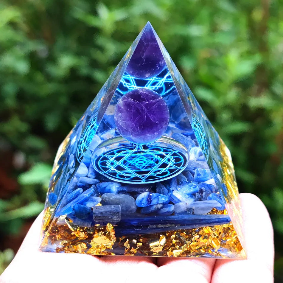 Norvo | Orgonitt-pyramide helbredelse krystaller energigenerator med ametyst pendel - Reiki chakra meditasjonsverktøy og romdekor