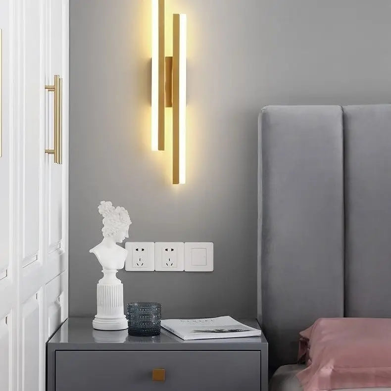 Norvo | Moderne LED Vegglampe: Svart/Gull Akryl Romdekorasjonslys