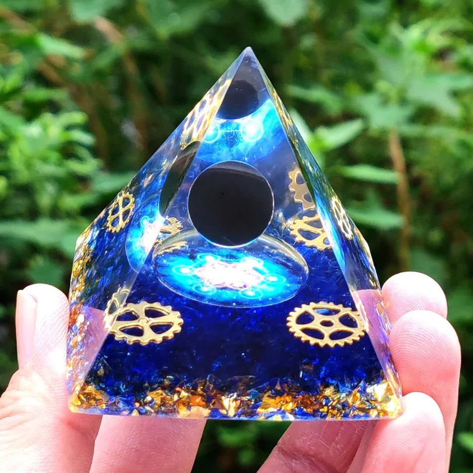 Norvo | Orgonitt-pyramide helbredelse krystaller energigenerator med ametyst pendel - Reiki chakra meditasjonsverktøy og romdekor