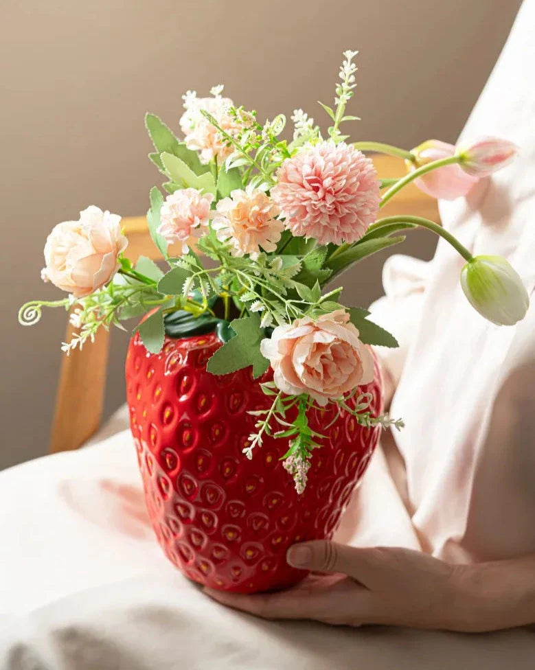 Norvo | Ugly Strawberry Vase