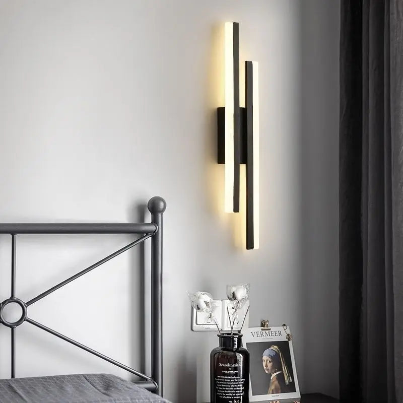 Norvo | Moderne LED Vegglampe: Svart/Gull Akryl Romdekorasjonslys