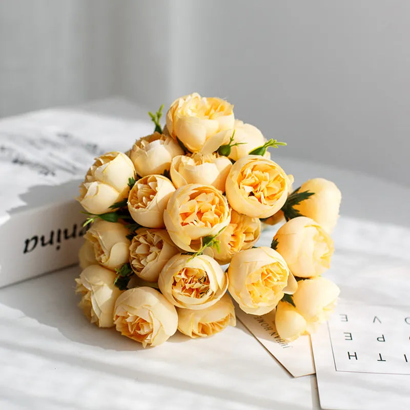 Blomsterbukett med 20 kunstige roser og pioner