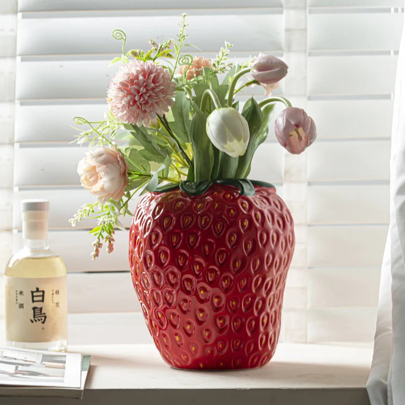 Norvo | Ugly Strawberry Vase