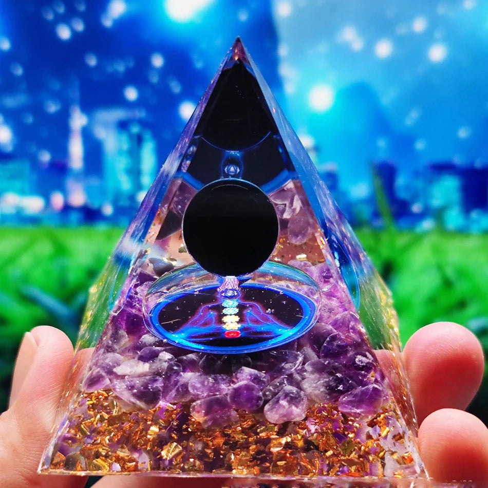 Norvo | Orgonitt-pyramide helbredelse krystaller energigenerator med ametyst pendel - Reiki chakra meditasjonsverktøy og romdekor