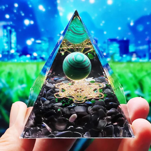 Norvo | Amethyst Peridot Orgone Pyramide - Energigenerator Krystall Reiki Chakra Orgonitt Meditasjonsverktøy