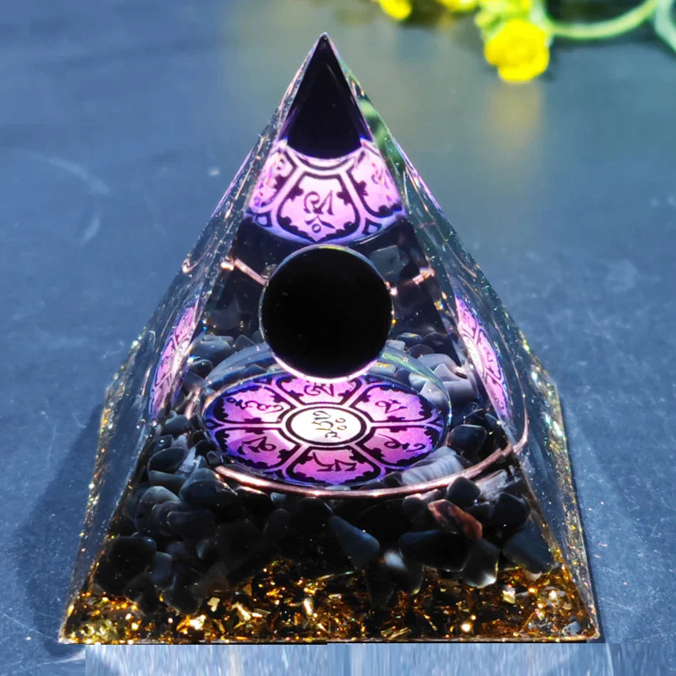 Norvo | Orgonitt-pyramide helbredelse krystaller energigenerator med ametyst pendel - Reiki chakra meditasjonsverktøy og romdekor