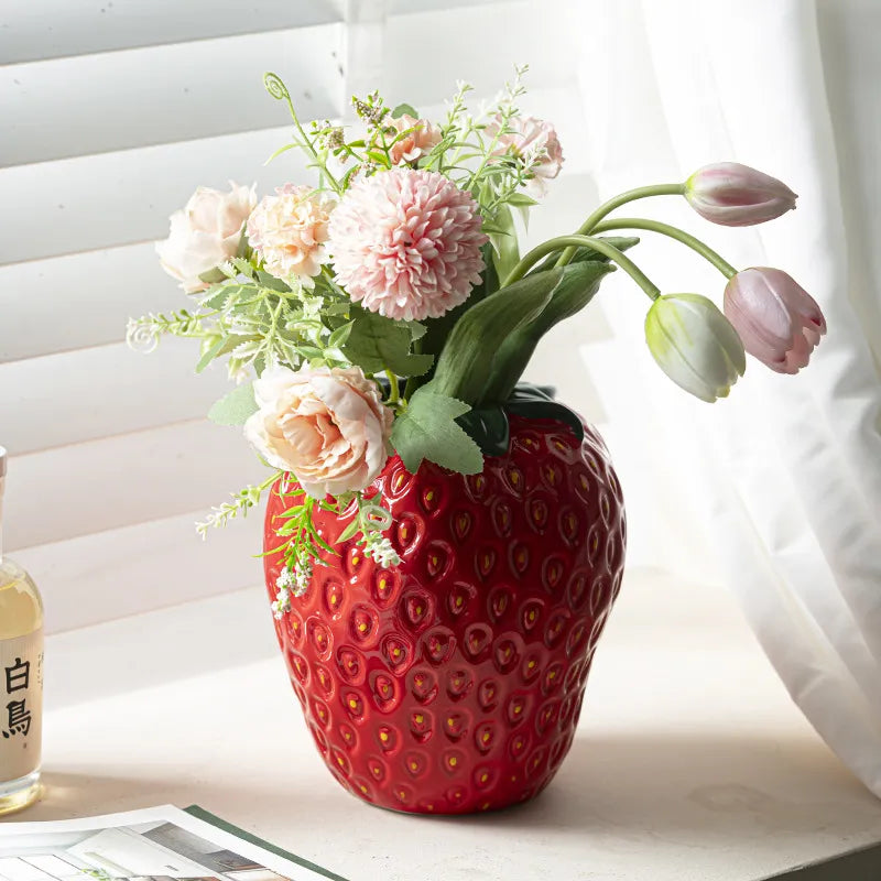 Norvo | Ugly Strawberry Vase