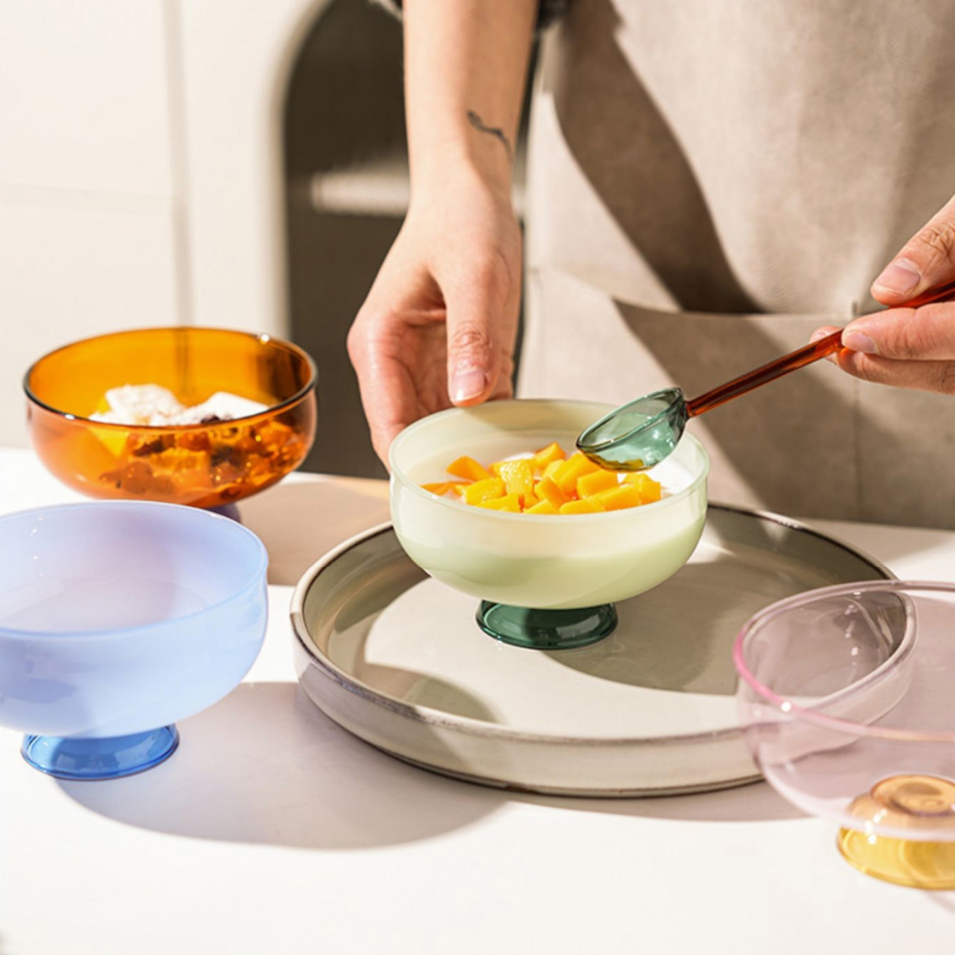 Norvo | Fargerik borosilikat dessertbolle med skje