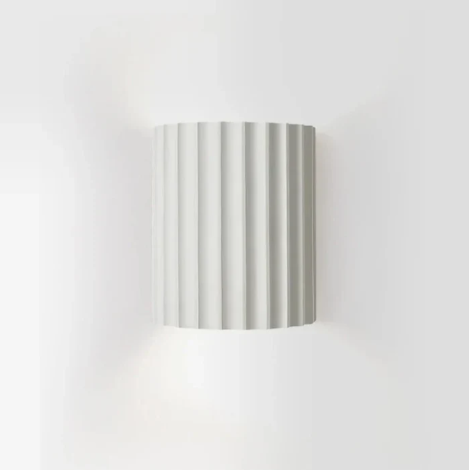 Norvo | Moderne Harpiks Vegglampe | Dobbelsidig Lysdiffusjon & Ideell for Moderne Oppholdsrom, Soverom, Gangene