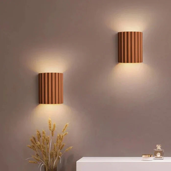 Norvo | Moderne Harpiks Vegglampe | Dobbelsidig Lysdiffusjon & Ideell for Moderne Oppholdsrom, Soverom, Gangene