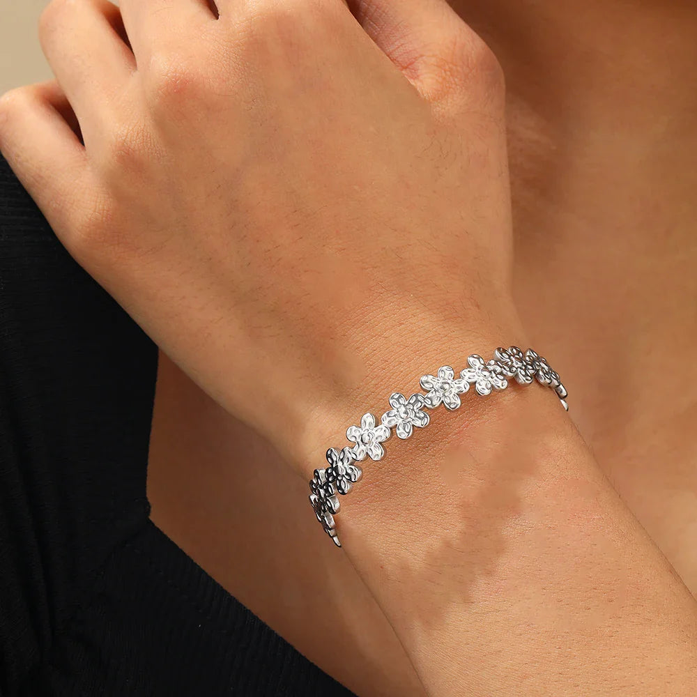 Norvo | Teksturert Blomster Bangle Cuff Armbånd