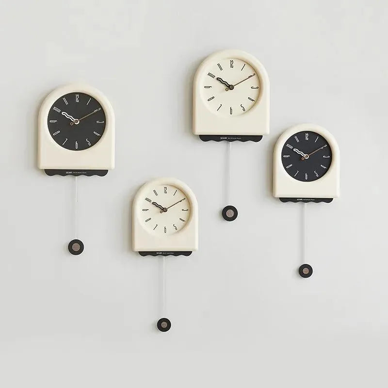 CremePendulum Klokke - Koreansk Veggklokke med Moderne Design