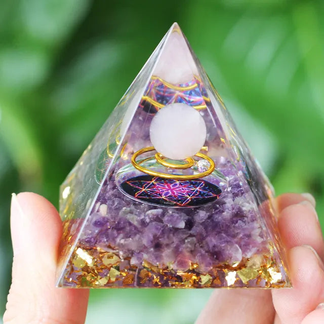 Norvo | Amethyst Peridot Orgone Pyramide - Energigenerator Krystall Reiki Chakra Orgonitt Meditasjonsverktøy