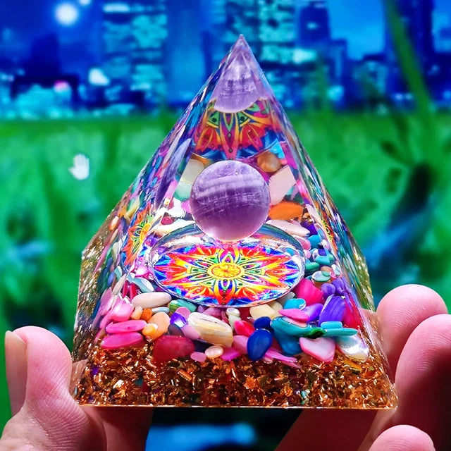 Norvo | Amethyst Peridot Orgone Pyramide - Energigenerator Krystall Reiki Chakra Orgonitt Meditasjonsverktøy