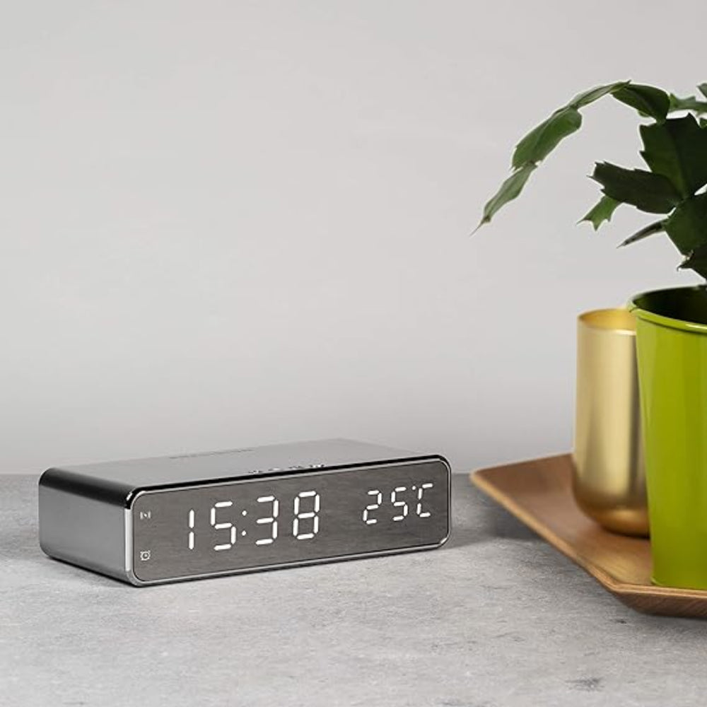 Norvo | TimeCharge – LED vekkerklokke med innebygd trådløs ladestasjon