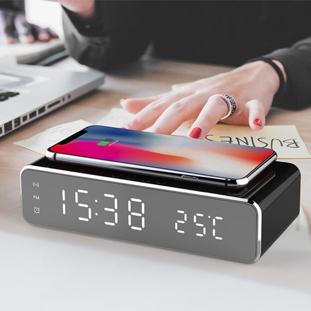 Norvo | TimeCharge – LED vekkerklokke med innebygd trådløs ladestasjon