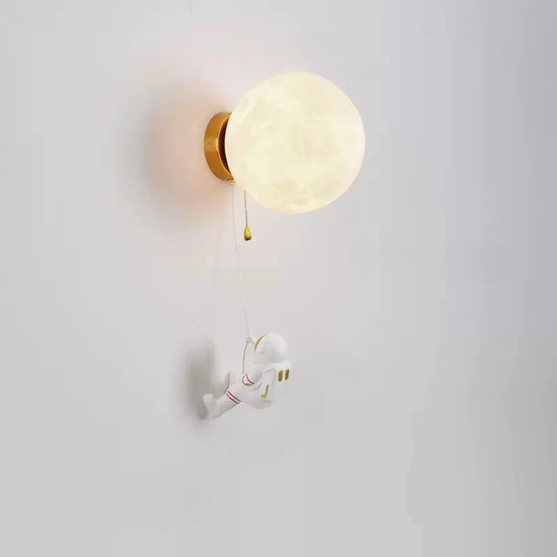 LunarGlow Vegglampe - Måneformet Astronautbelysning