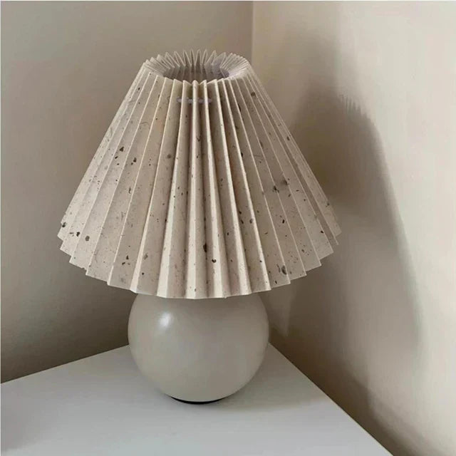 Elegant Bordlampe i Vintage Stil - Antikk Design med Foldsavt Lampeskjerm, Retro Bordlys for Stue og Soverom, Dekorativ og Stilfull