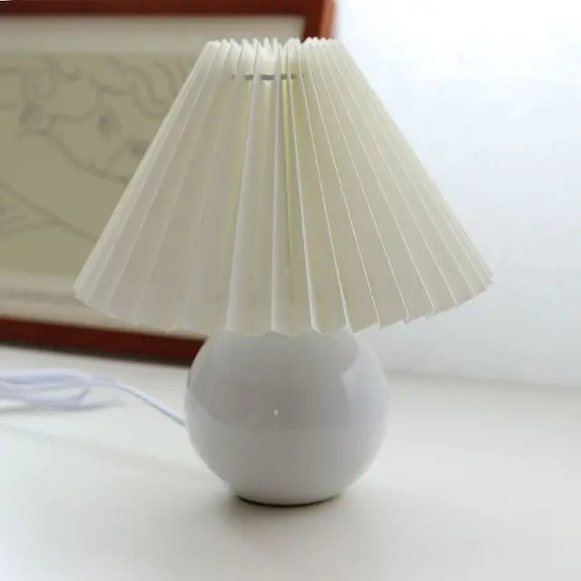 Elegant Bordlampe i Vintage Stil - Antikk Design med Foldsavt Lampeskjerm, Retro Bordlys for Stue og Soverom, Dekorativ og Stilfull