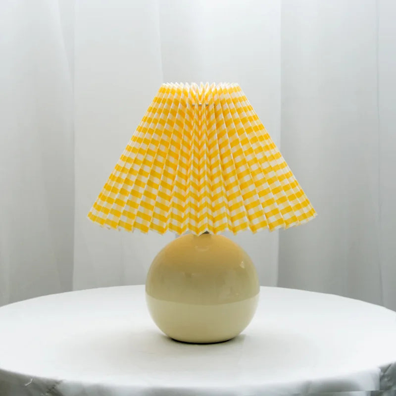Elegant Bordlampe i Vintage Stil - Antikk Design med Foldsavt Lampeskjerm, Retro Bordlys for Stue og Soverom, Dekorativ og Stilfull