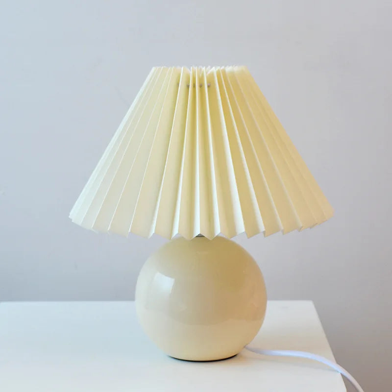 Elegant Bordlampe i Vintage Stil - Antikk Design med Foldsavt Lampeskjerm, Retro Bordlys for Stue og Soverom, Dekorativ og Stilfull