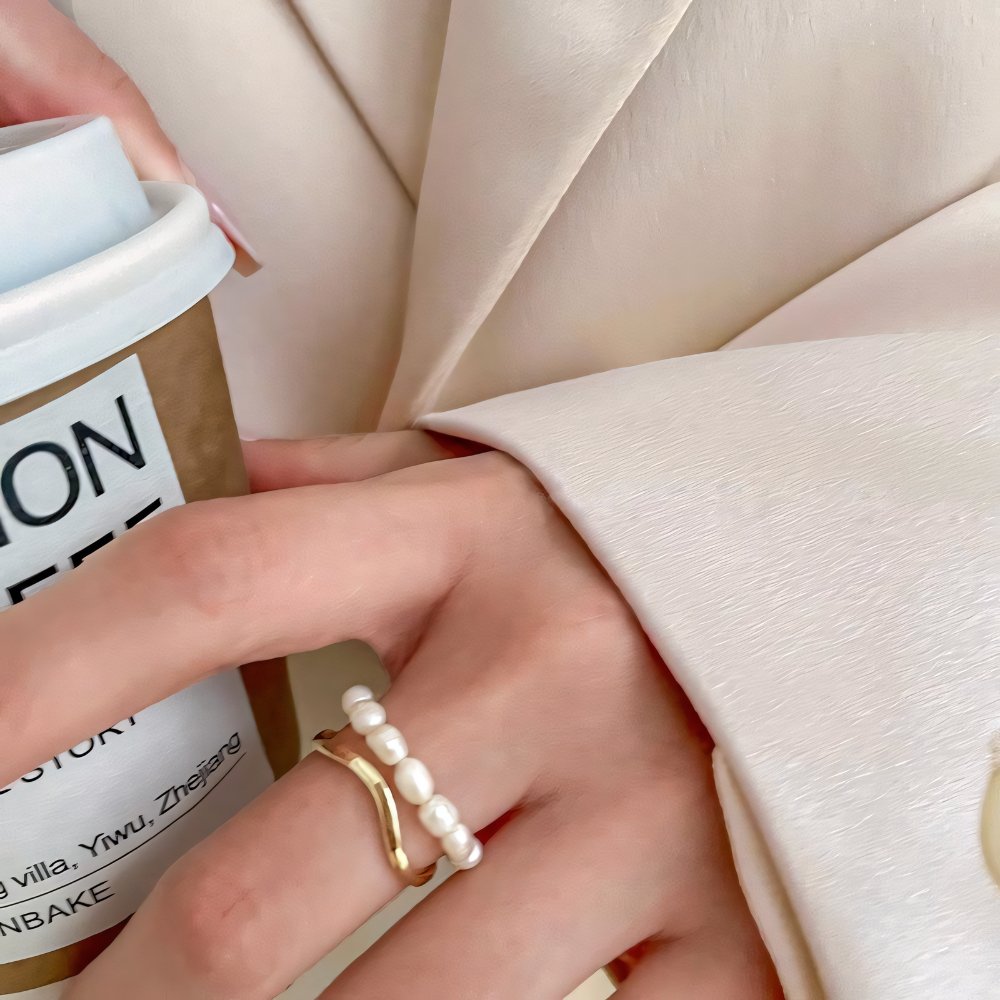 Norvo | Justerbar Lagdelt Ring Med Perleaccent