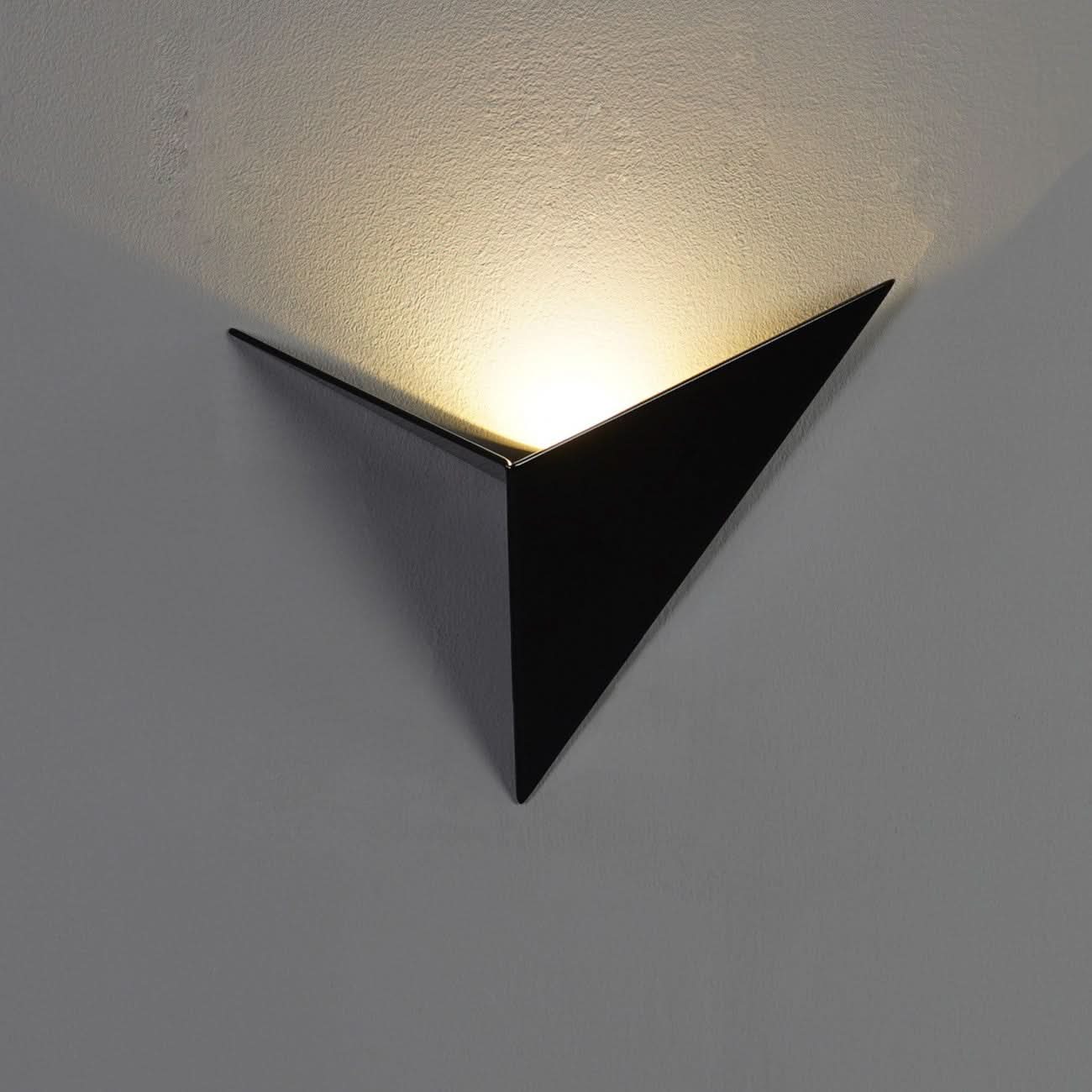 Norvo | Moderne LED Triangulær Vegglampe for Stilige Interiører