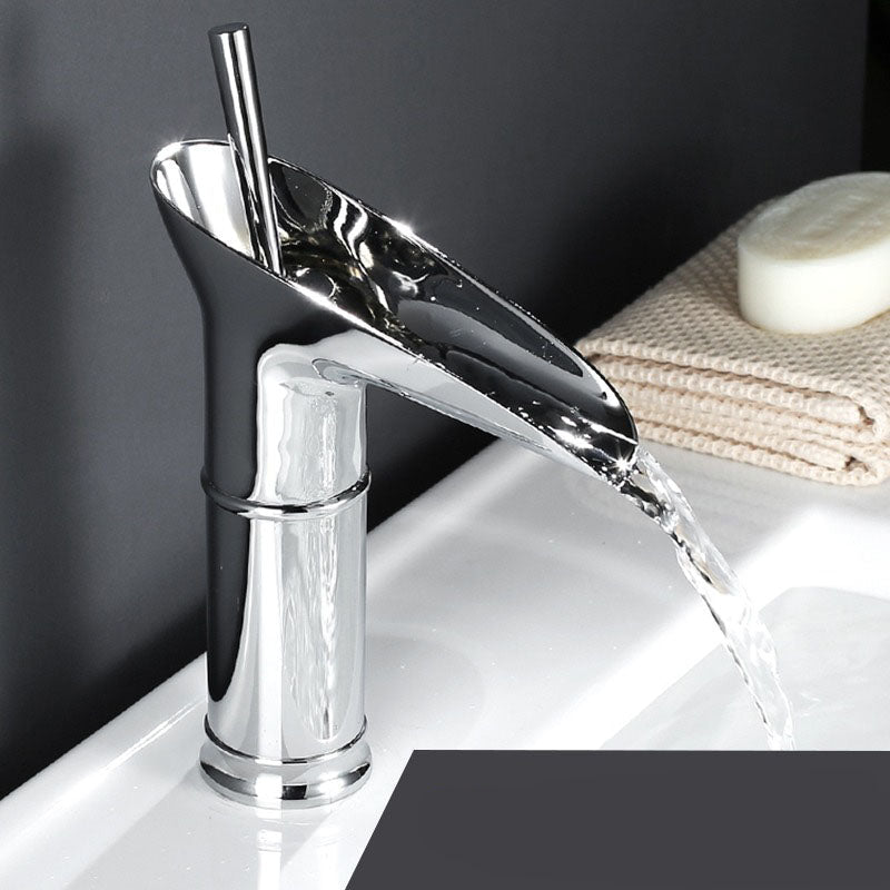 Norvo | Luxurious waterfall tap